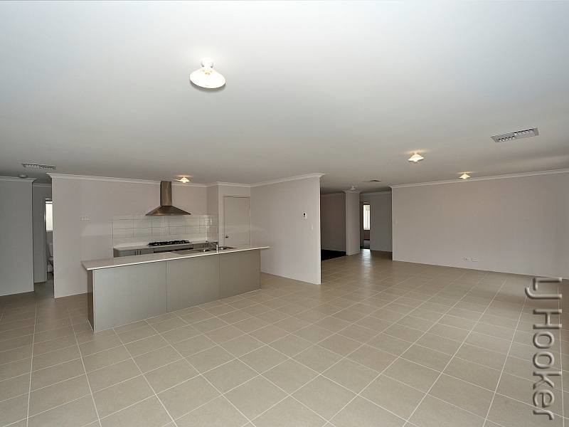 4 Gullane Way, Meadow Springs WA 6210