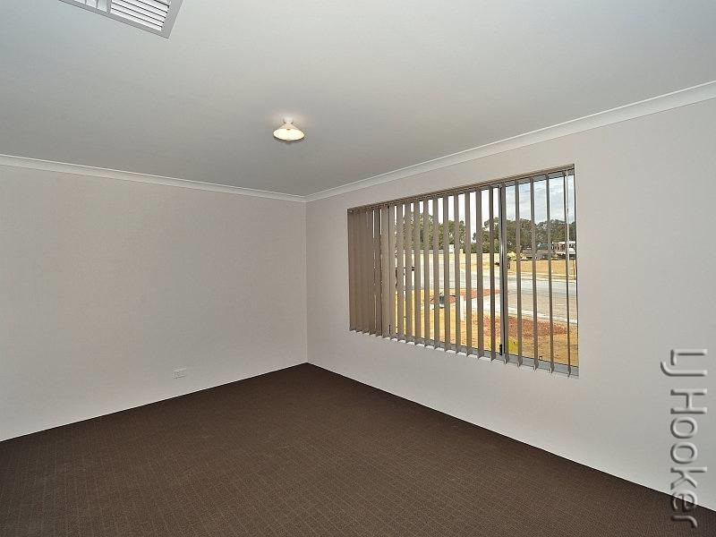 4 Gullane Way, Meadow Springs WA 6210