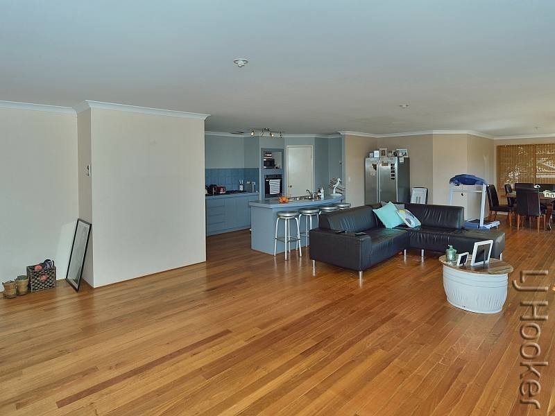 7 Allan Place, Halls Head WA 6210