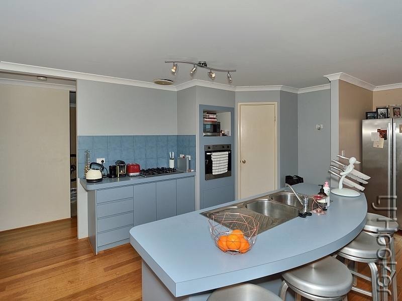 7 Allan Place, Halls Head WA 6210