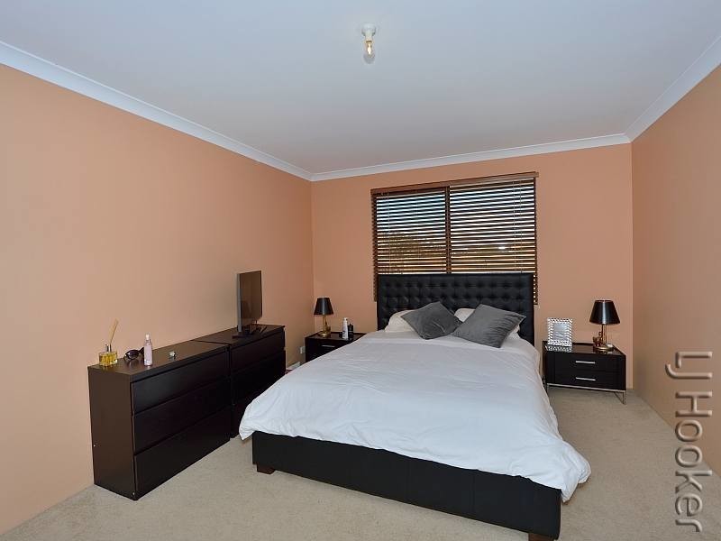 7 Allan Place, Halls Head WA 6210