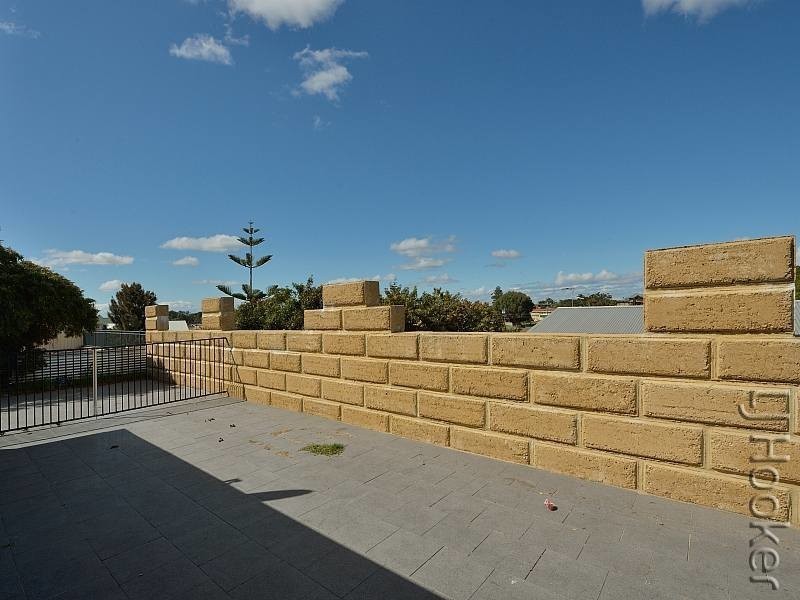 7 Allan Place, Halls Head WA 6210