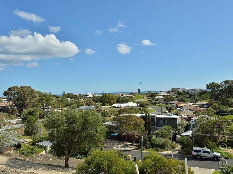 7 Allan Place, Halls Head WA 6210