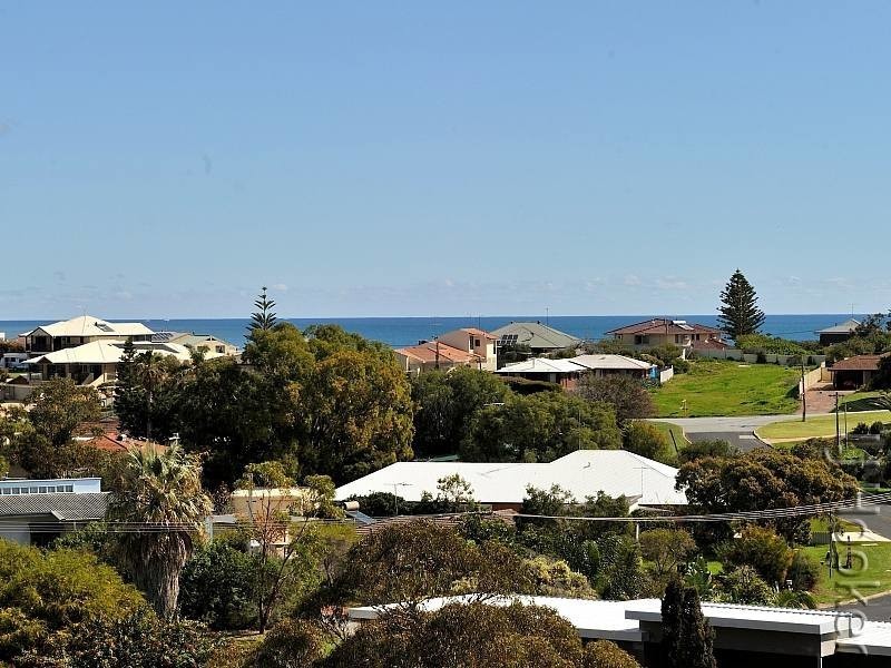7 Allan Place, Halls Head WA 6210