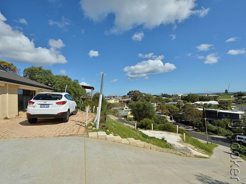 7 Allan Place, Halls Head WA 6210