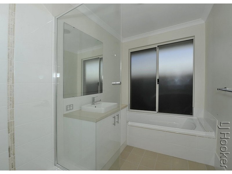 13 Buttercup Parkway, Halls Head WA 6210