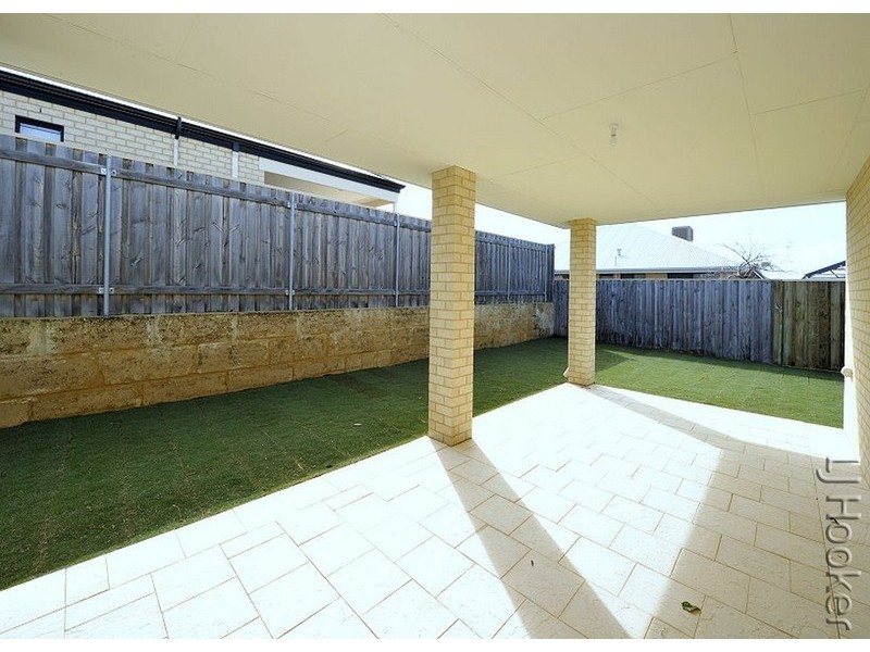 13 Buttercup Parkway, Halls Head WA 6210