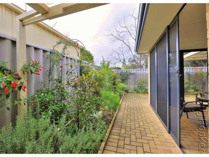 2/11 Liberton Place, Coodanup WA 6210