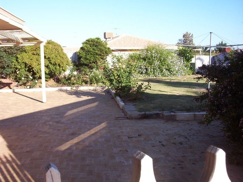 10 Satinash Retreat, Halls Head WA 6210