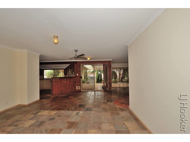 2 Hickory Court, Halls Head WA 6210