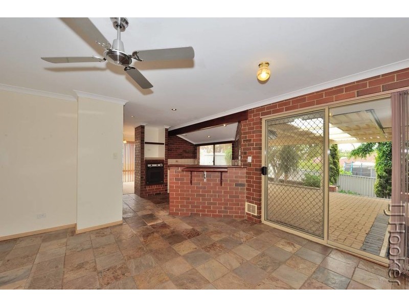 2 Hickory Court, Halls Head WA 6210