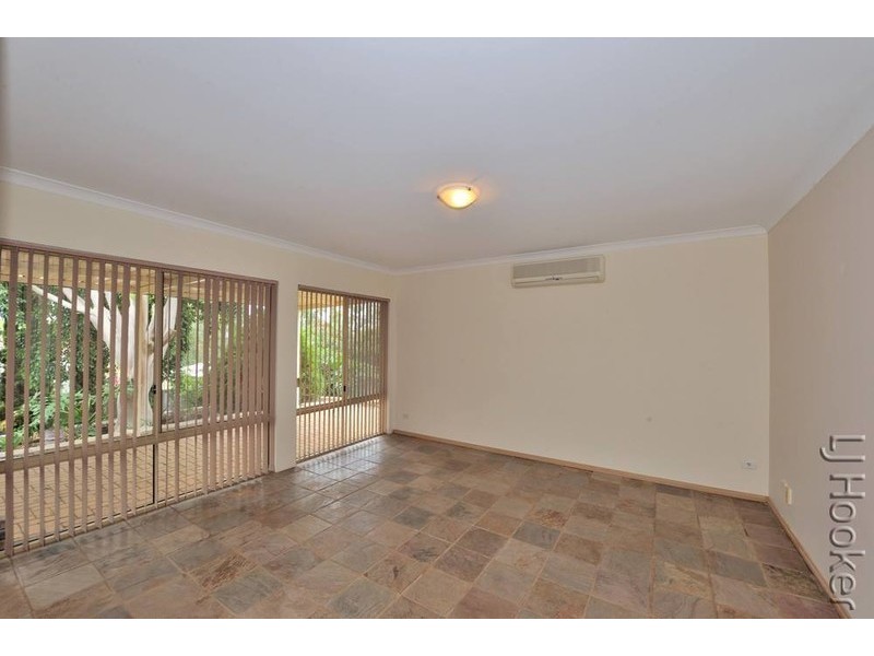 2 Hickory Court, Halls Head WA 6210