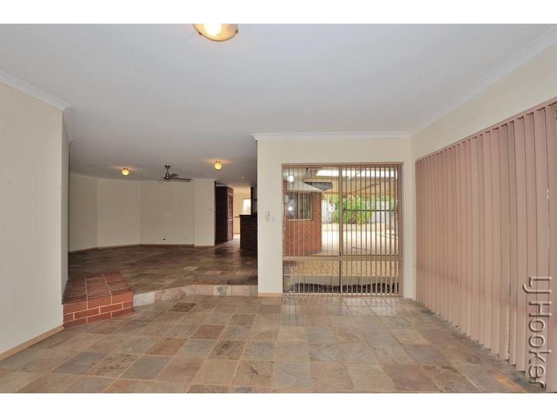 2 Hickory Court, Halls Head WA 6210