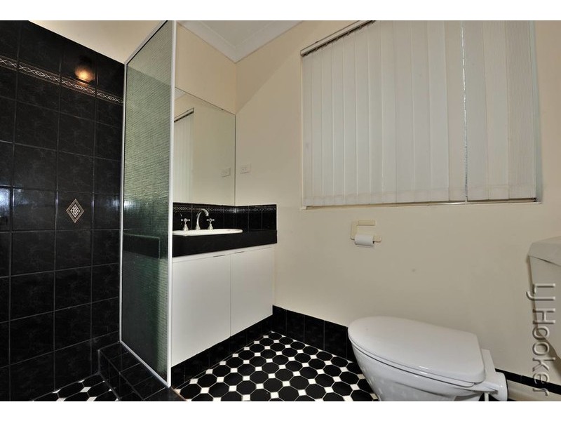 2 Hickory Court, Halls Head WA 6210