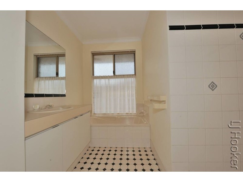 2 Hickory Court, Halls Head WA 6210