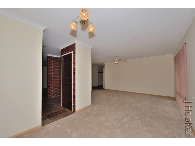 2 Hickory Court, Halls Head WA 6210