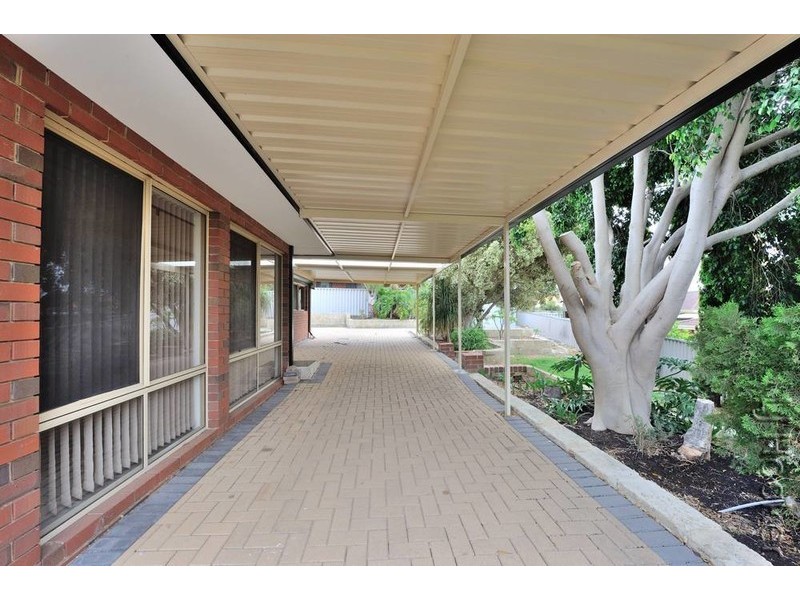 2 Hickory Court, Halls Head WA 6210