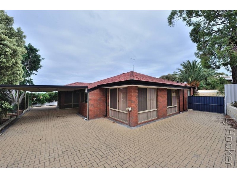 2 Hickory Court, Halls Head WA 6210