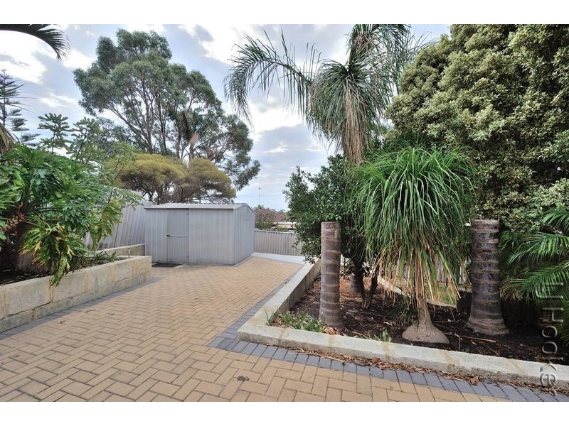 2 Hickory Court, Halls Head WA 6210