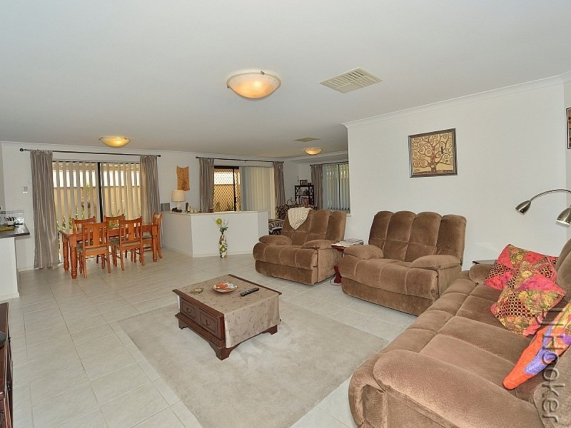 48 Paradise Circuit, Halls Head WA 6210