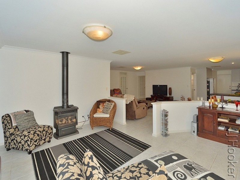 48 Paradise Circuit, Halls Head WA 6210