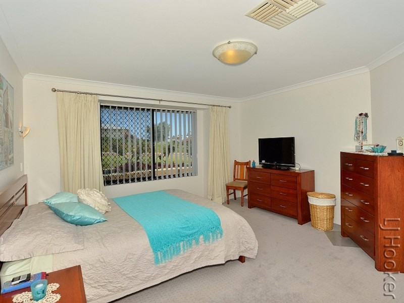 48 Paradise Circuit, Halls Head WA 6210