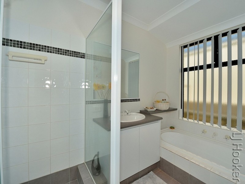 48 Paradise Circuit, Halls Head WA 6210