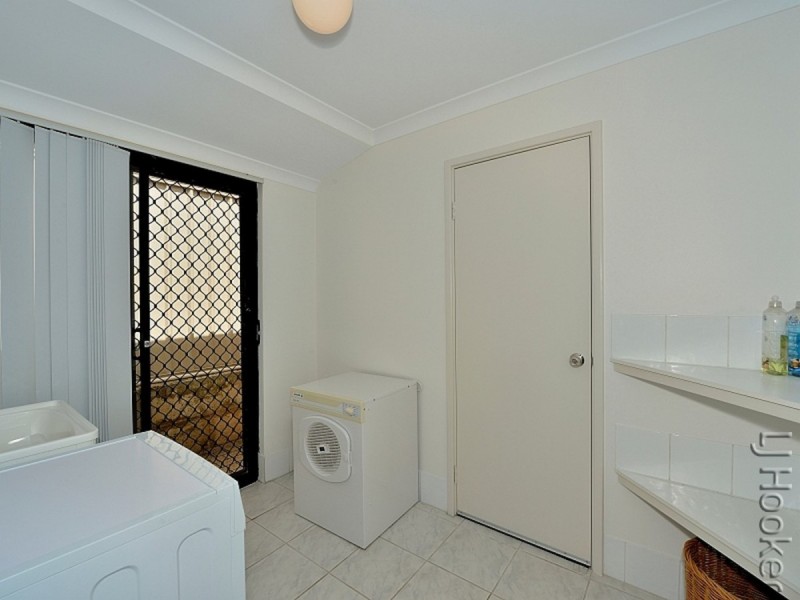 48 Paradise Circuit, Halls Head WA 6210