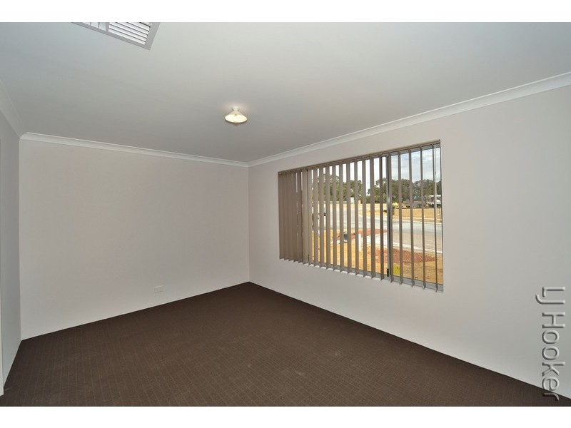 4 Gullane Way, Meadow Springs WA 6210
