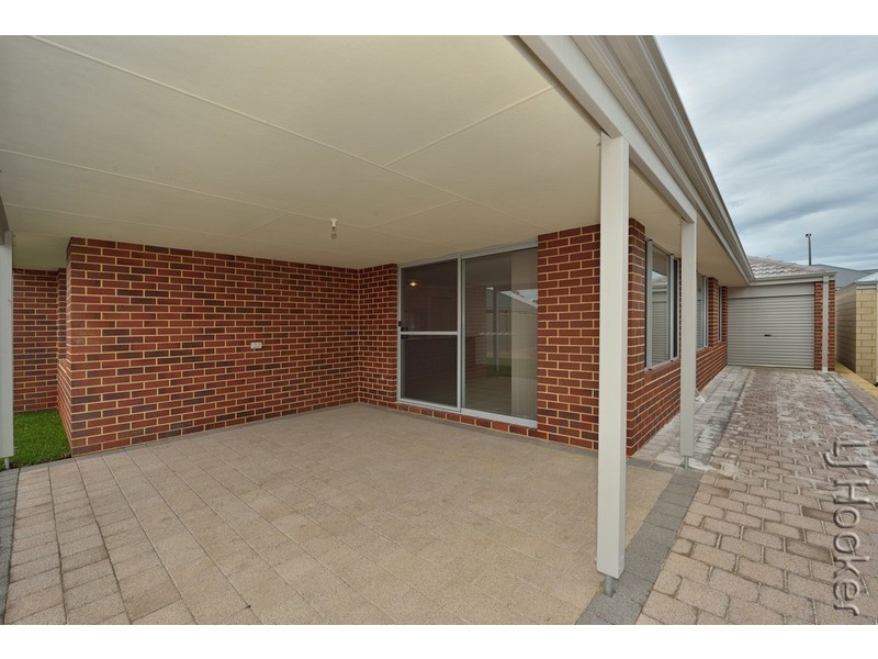 4 Gullane Way, Meadow Springs WA 6210