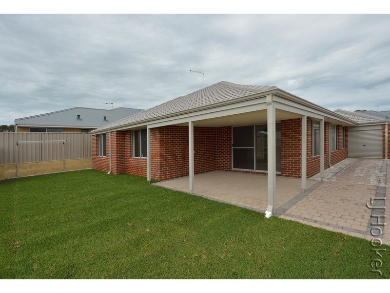 4 Gullane Way, Meadow Springs WA 6210