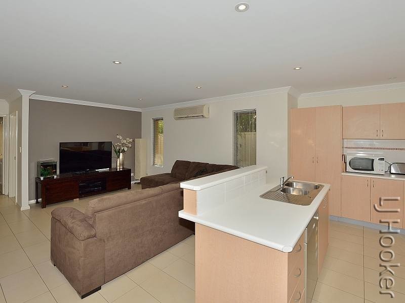 17 Zamia Loop, Wannanup WA 6210