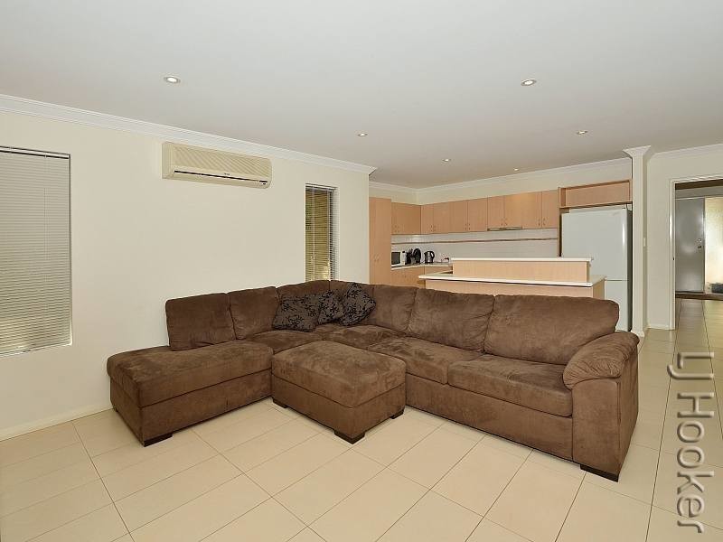 17 Zamia Loop, Wannanup WA 6210