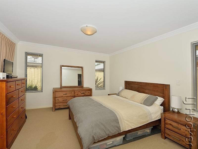 17 Zamia Loop, Wannanup WA 6210