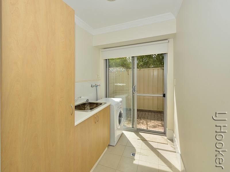 17 Zamia Loop, Wannanup WA 6210