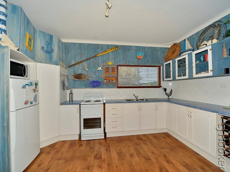 19 Tallas Road, Silver Sands WA 6210