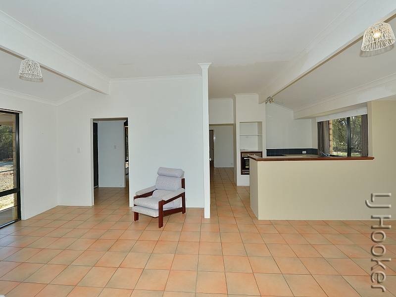 24 Davis Road, Barragup WA 6209