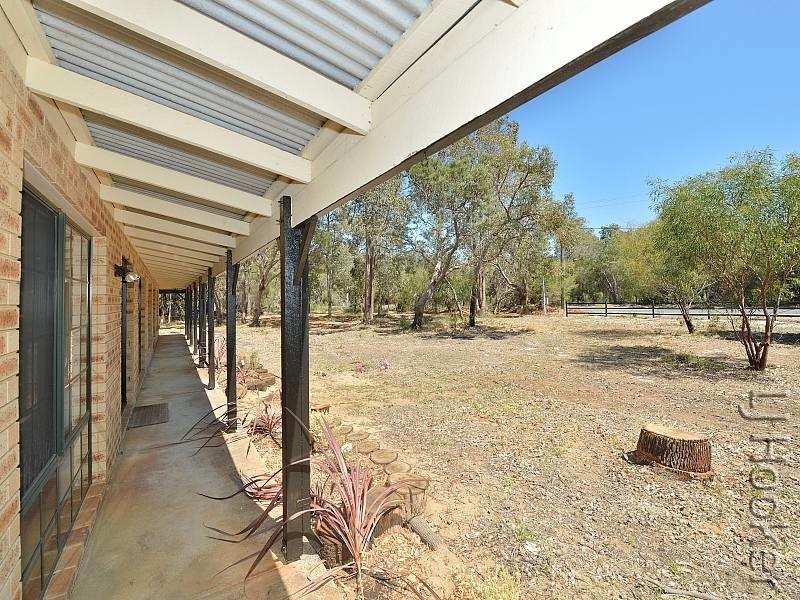 24 Davis Road, Barragup WA 6209