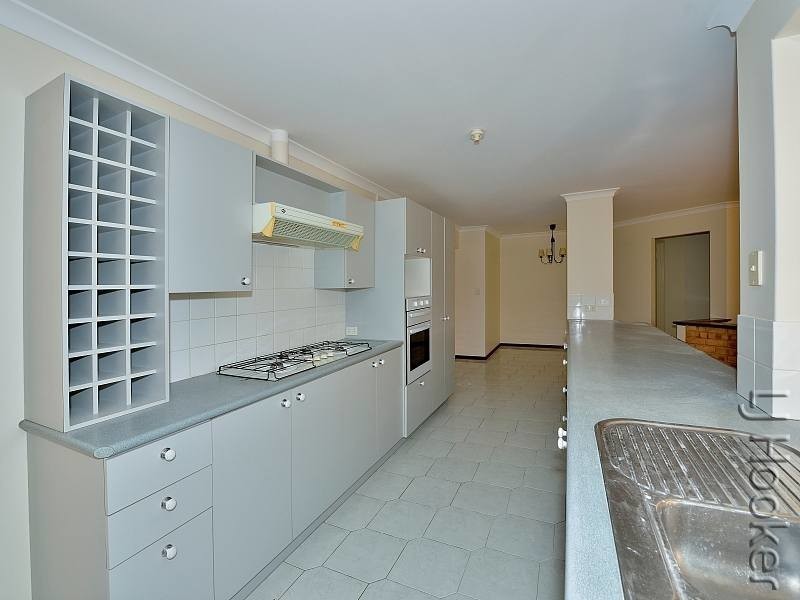 8 Bucentaur Place, Halls Head WA 6210