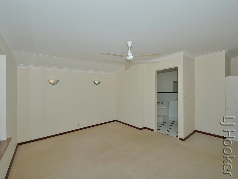 8 Bucentaur Place, Halls Head WA 6210