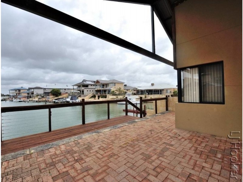 4/3 Piccolo Place, Halls Head WA 6210