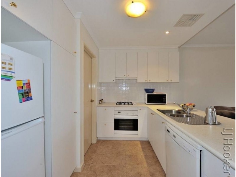 4/3 Piccolo Place, Halls Head WA 6210
