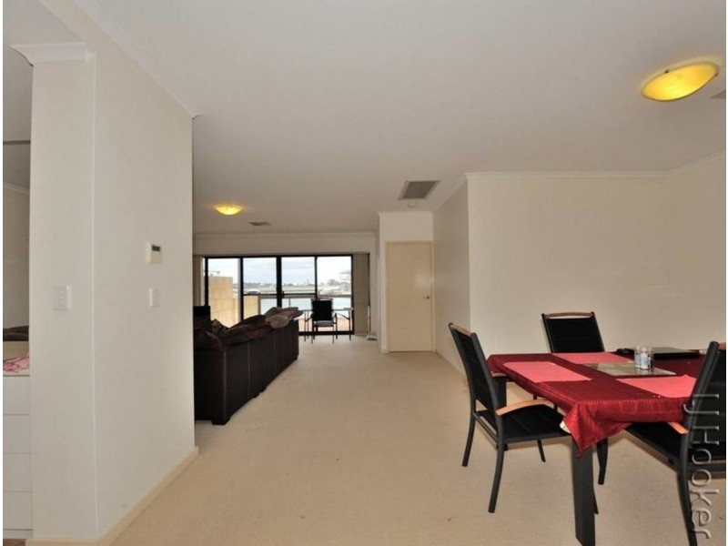 4/3 Piccolo Place, Halls Head WA 6210