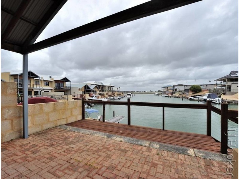 4/3 Piccolo Place, Halls Head WA 6210