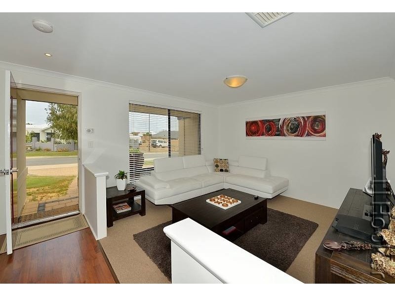 19 Sail Avenue, Wannanup WA 6210