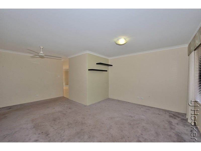 32 Floribunda Avenue, Halls Head WA 6210