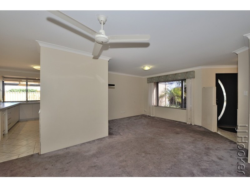 32 Floribunda Avenue, Halls Head WA 6210