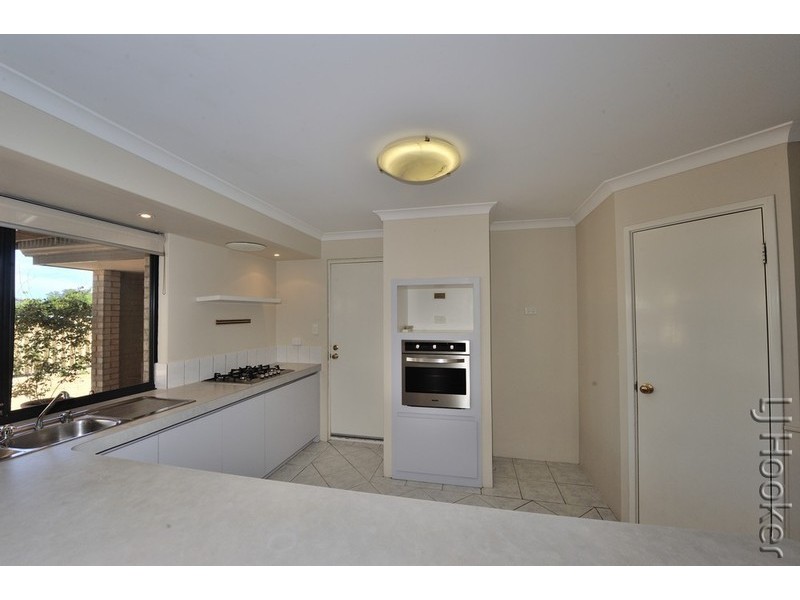 32 Floribunda Avenue, Halls Head WA 6210