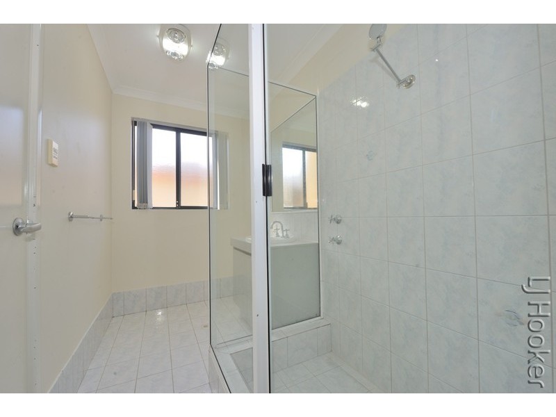 32 Floribunda Avenue, Halls Head WA 6210