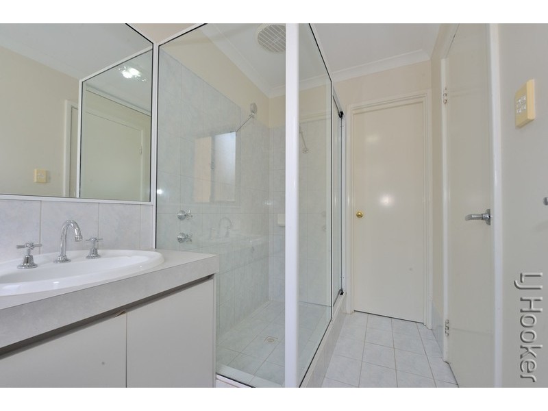 32 Floribunda Avenue, Halls Head WA 6210